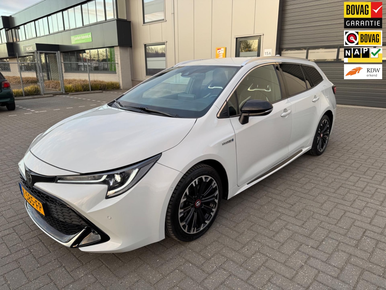 Toyota Corolla Touring Sports - 1.8 Hybrid GR Sport 1.8 Hybrid GR-Sport - AutoWereld.nl