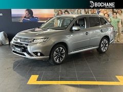 Mitsubishi Outlander - 2.0 PHEV Executive Edition AUTOMAAT | TREKHAAK | NAVIGATIE | ACHTERUITRIJCAMERA | PARKEERS