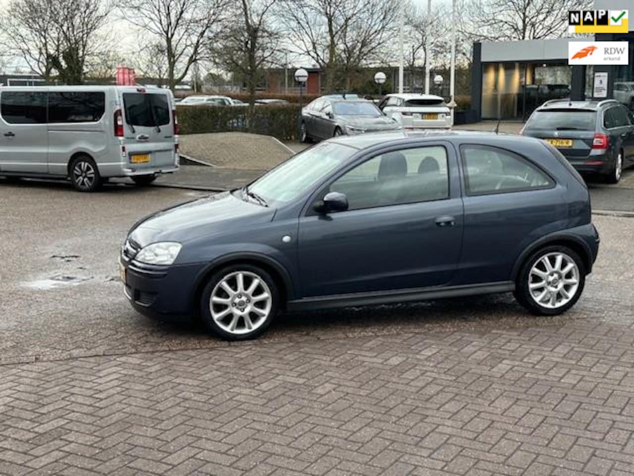 Opel Corsa - 1.2-16V Silverline 1.2-16V Silverline,bj.2006,kleur:blauw ! airco,sportvelgen,stereo,APK tot 02/2026 en NAP m - AutoWereld.nl