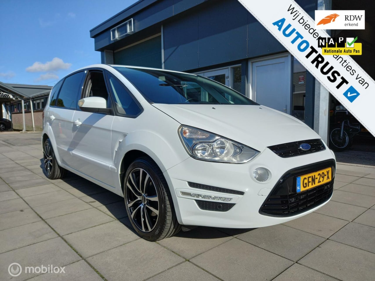 Ford S-Max - 1.6 EcoBoost Platinum 7persoons/clima/cruise/trekhaak - AutoWereld.nl