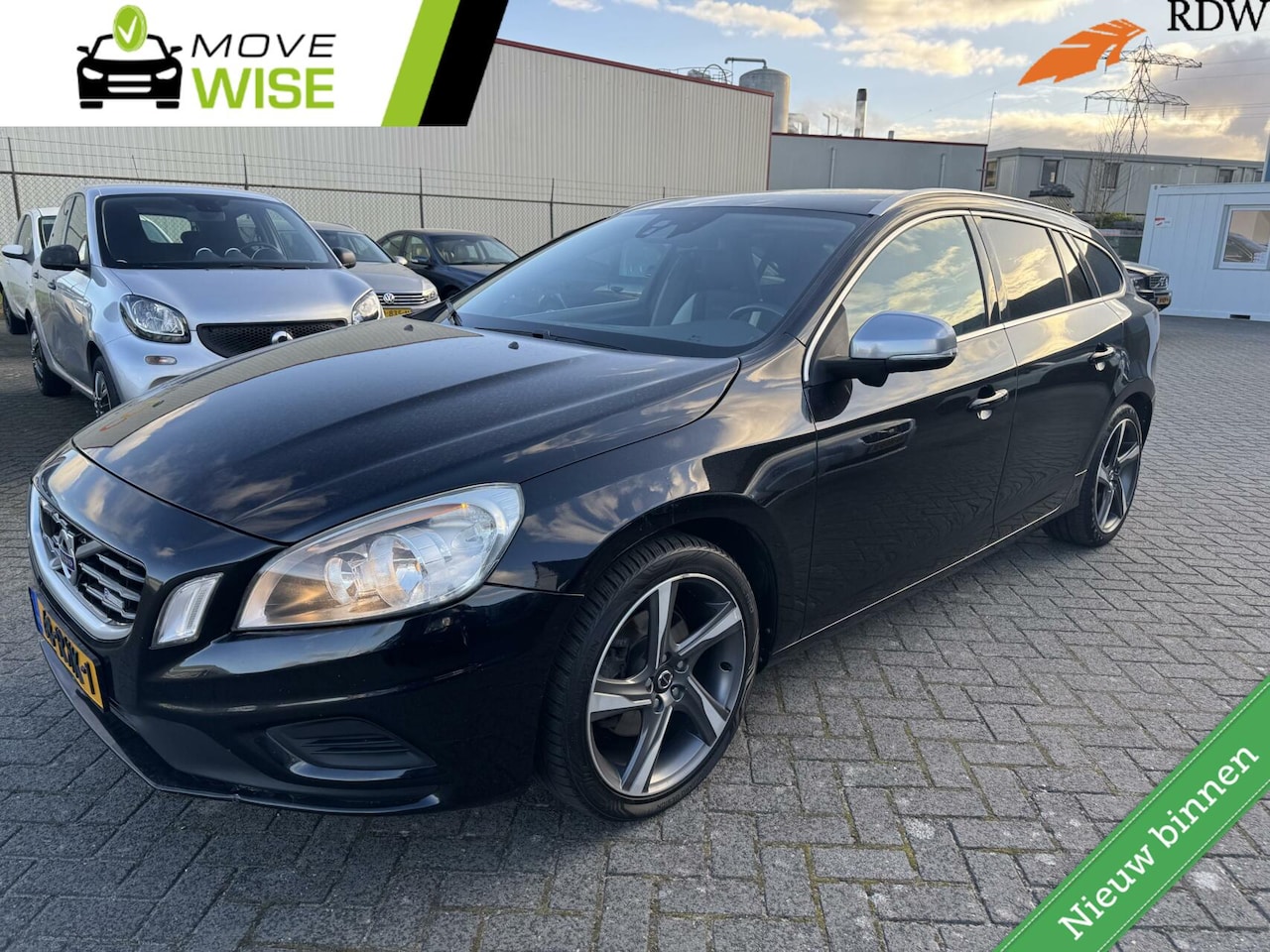 Volvo V60 - 1.6 T3 150 pk R-Design | Adpt. Cruise | Trekhaak | Zeer Compleet | Dealeronderhouden | - AutoWereld.nl