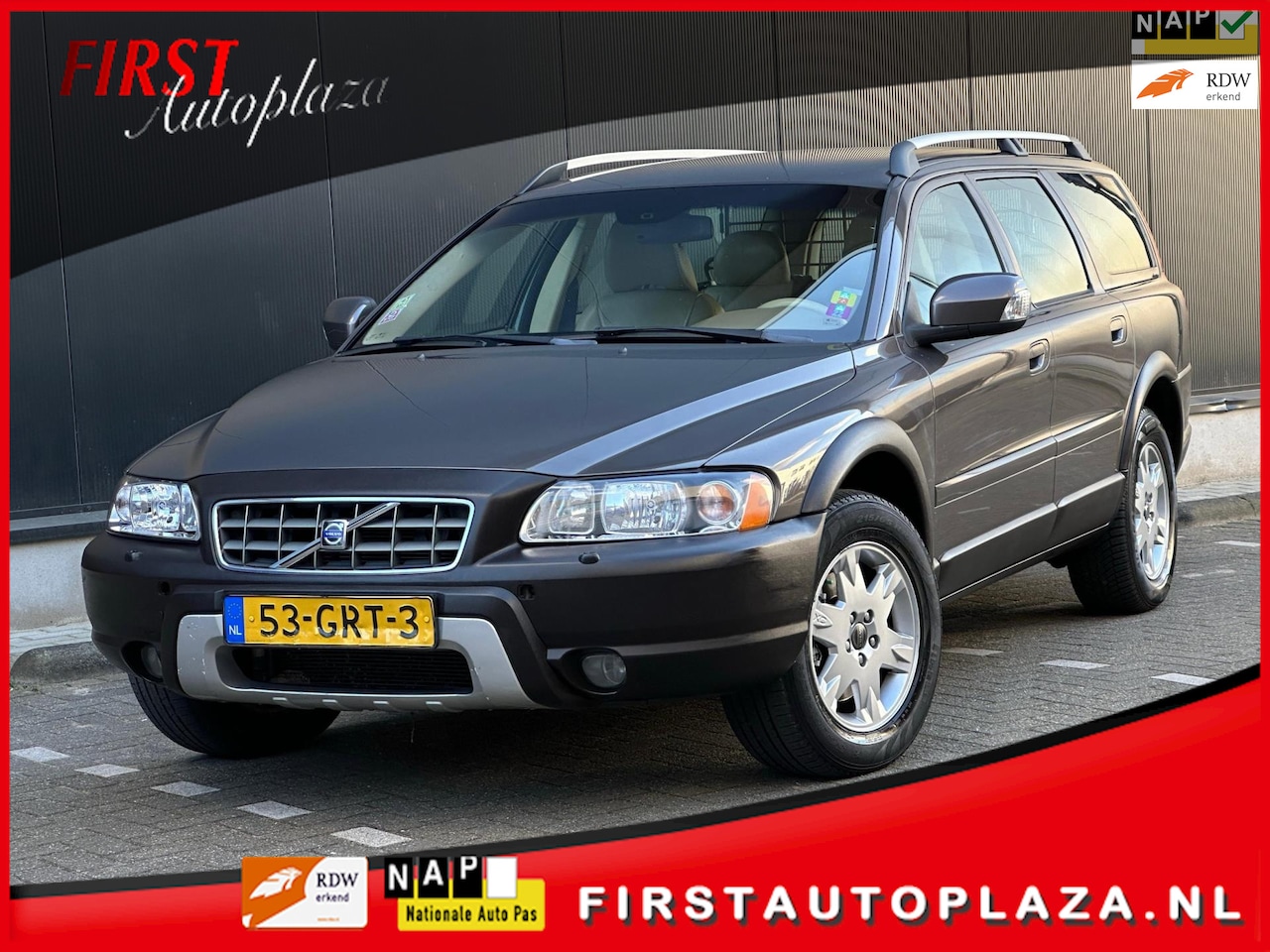 Volvo XC70 - 2.5 T Summum AUTOMAAT AIRCO/PDC/TREKHAAK/CRUISE | NETTE AUTO ! - AutoWereld.nl