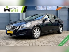 Volvo S60 - T4 180pk Momentum | Nw. Model | AUTOMAAT | Lage KM Stand | Trekhaak | 1e Eigenaar | Dealer