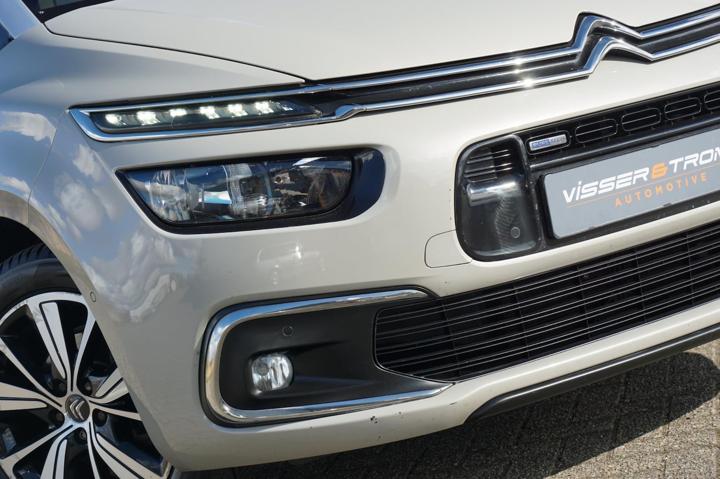 Citroën Grand C4 Picasso - 1.2 130PK Shine AUT | Sable | JBL/Massagestoelen/Carplay/Camera/Trekhaak - Bomvolle famili - AutoWereld.nl