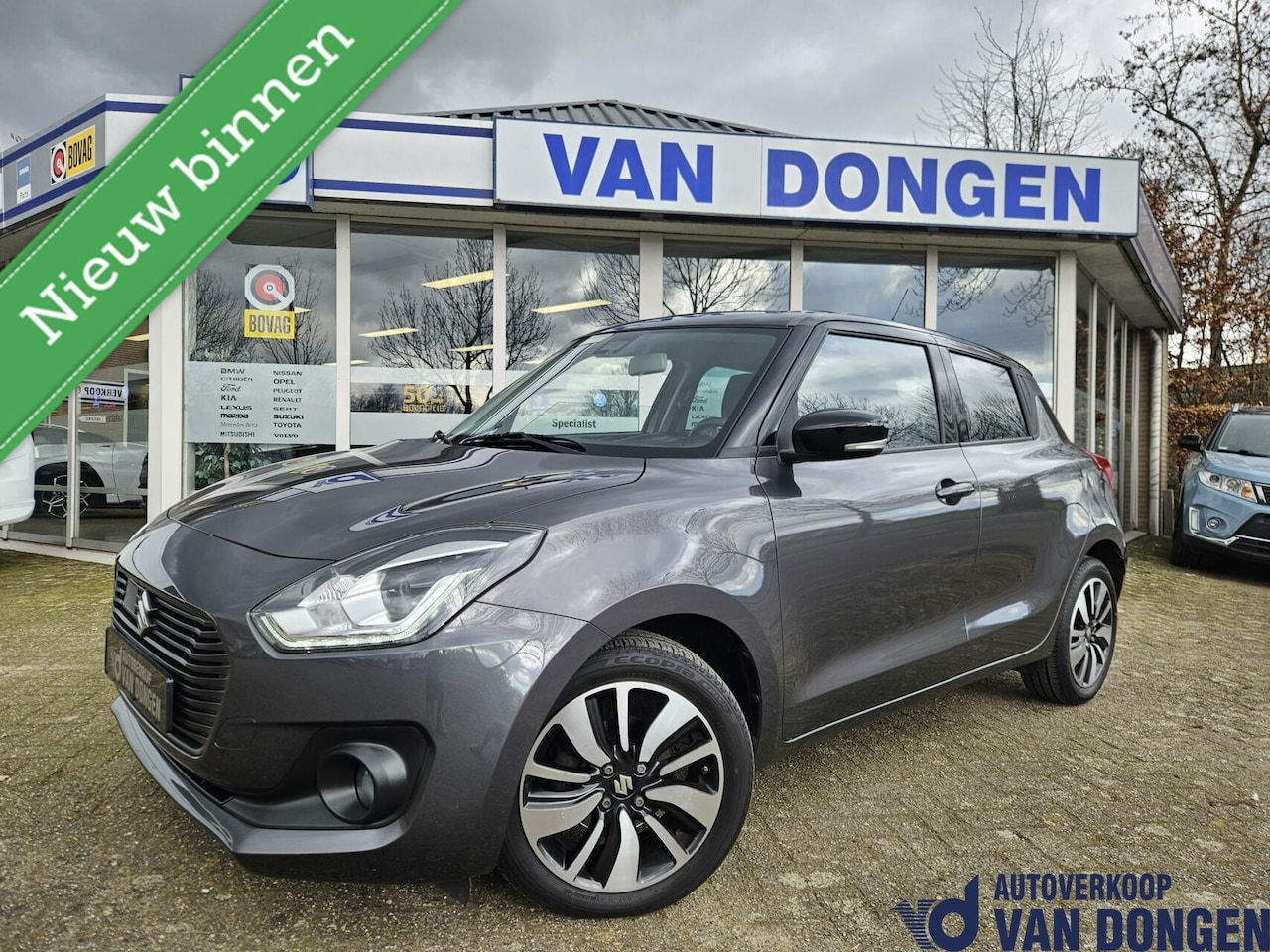 Suzuki Swift - 1.0 Stijl Automaat | 110 PK| Cruise / Navi / Clima - AutoWereld.nl