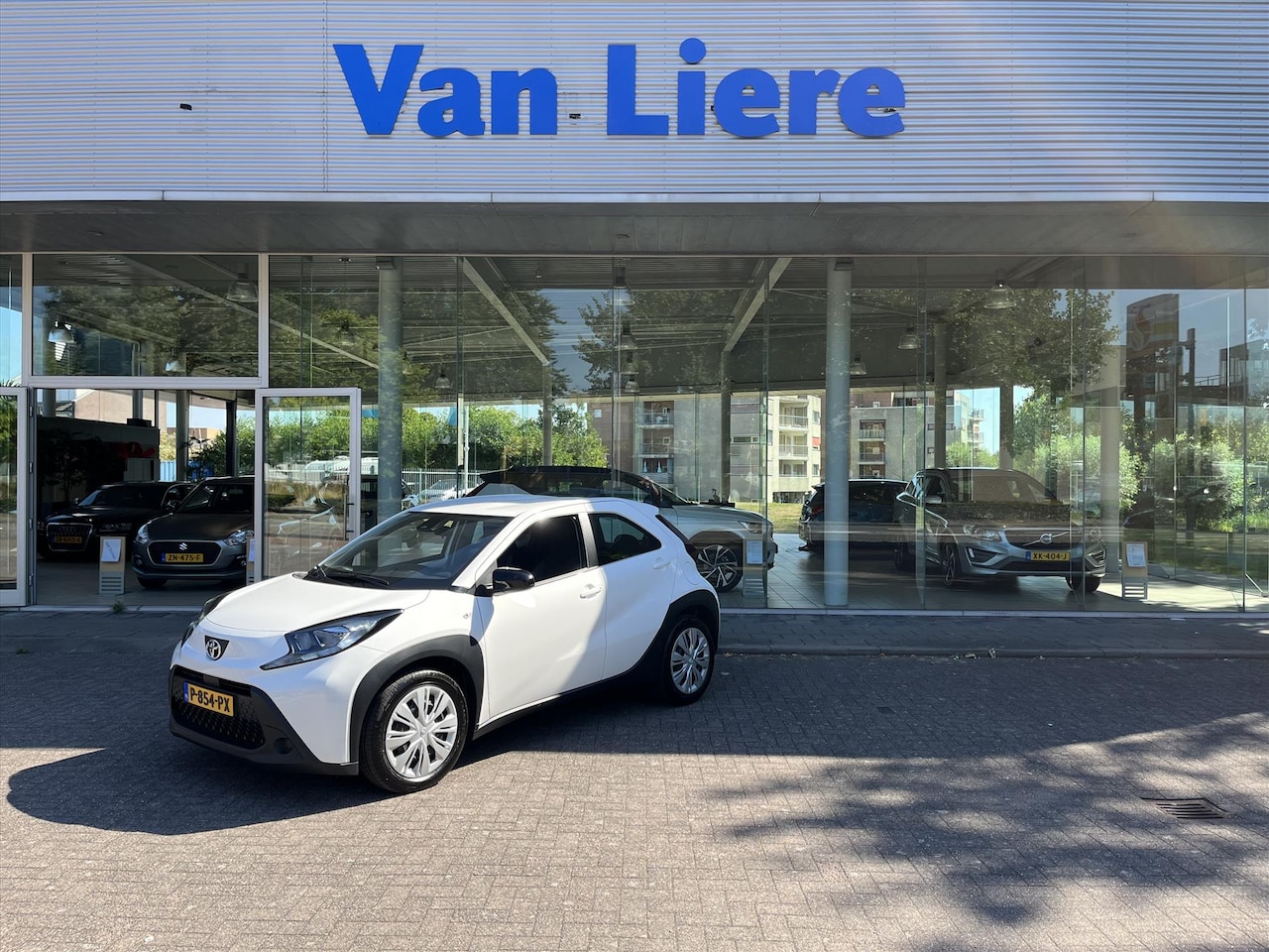 Toyota Aygo X - 1.0 VVT-i MT 72pk Play- Camera- Carplay -Rijklaar incl.garantie - AutoWereld.nl