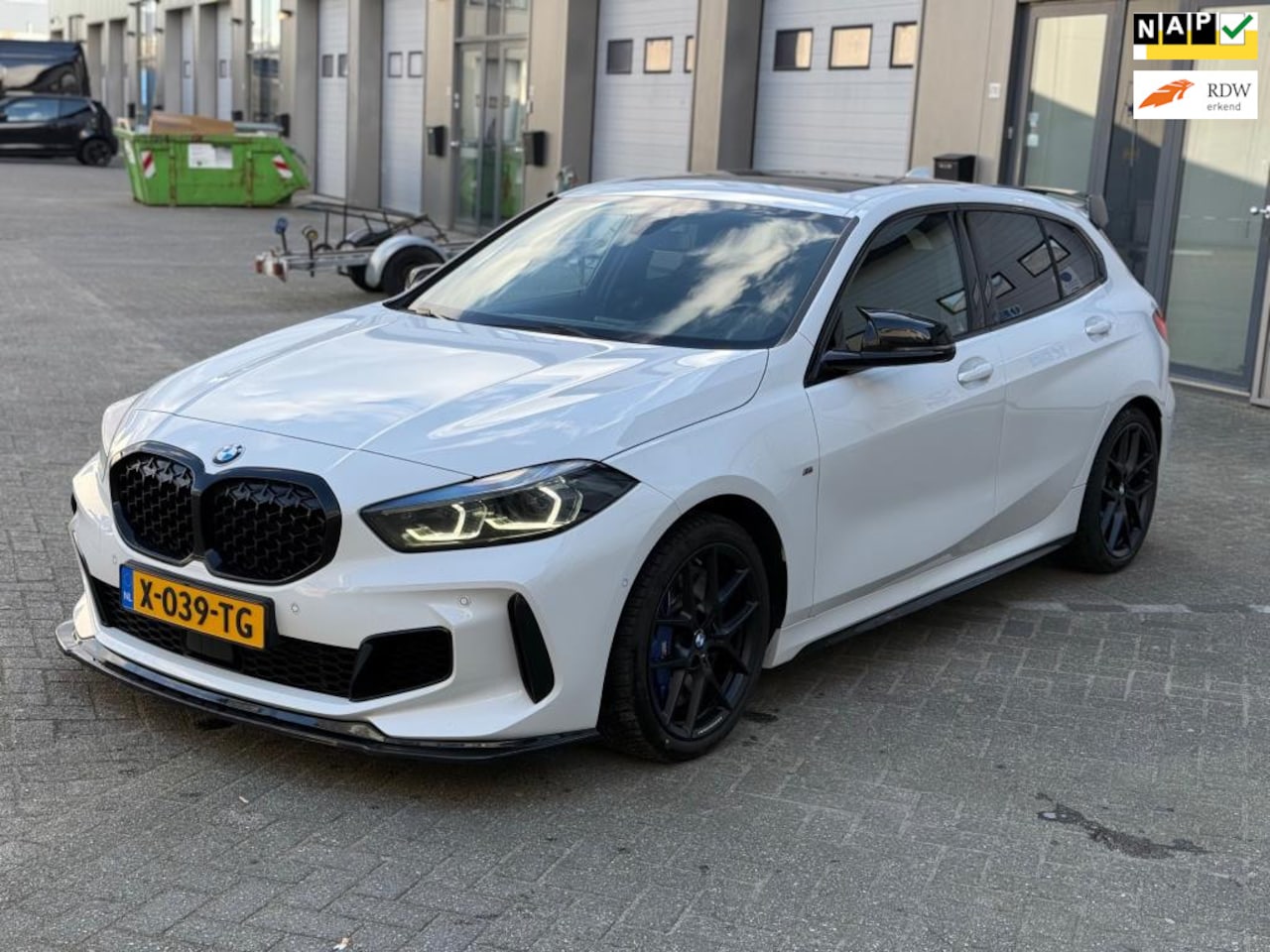 BMW 1-serie - M135i xDrive Business Edition Plus Harman Kardon - AutoWereld.nl