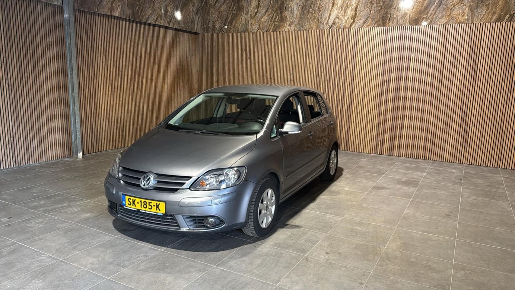 Volkswagen Golf Plus - 1.6 Sportline Business AUTOMAAT 196.000 DKM NW APK GRIJS 2006 - AutoWereld.nl