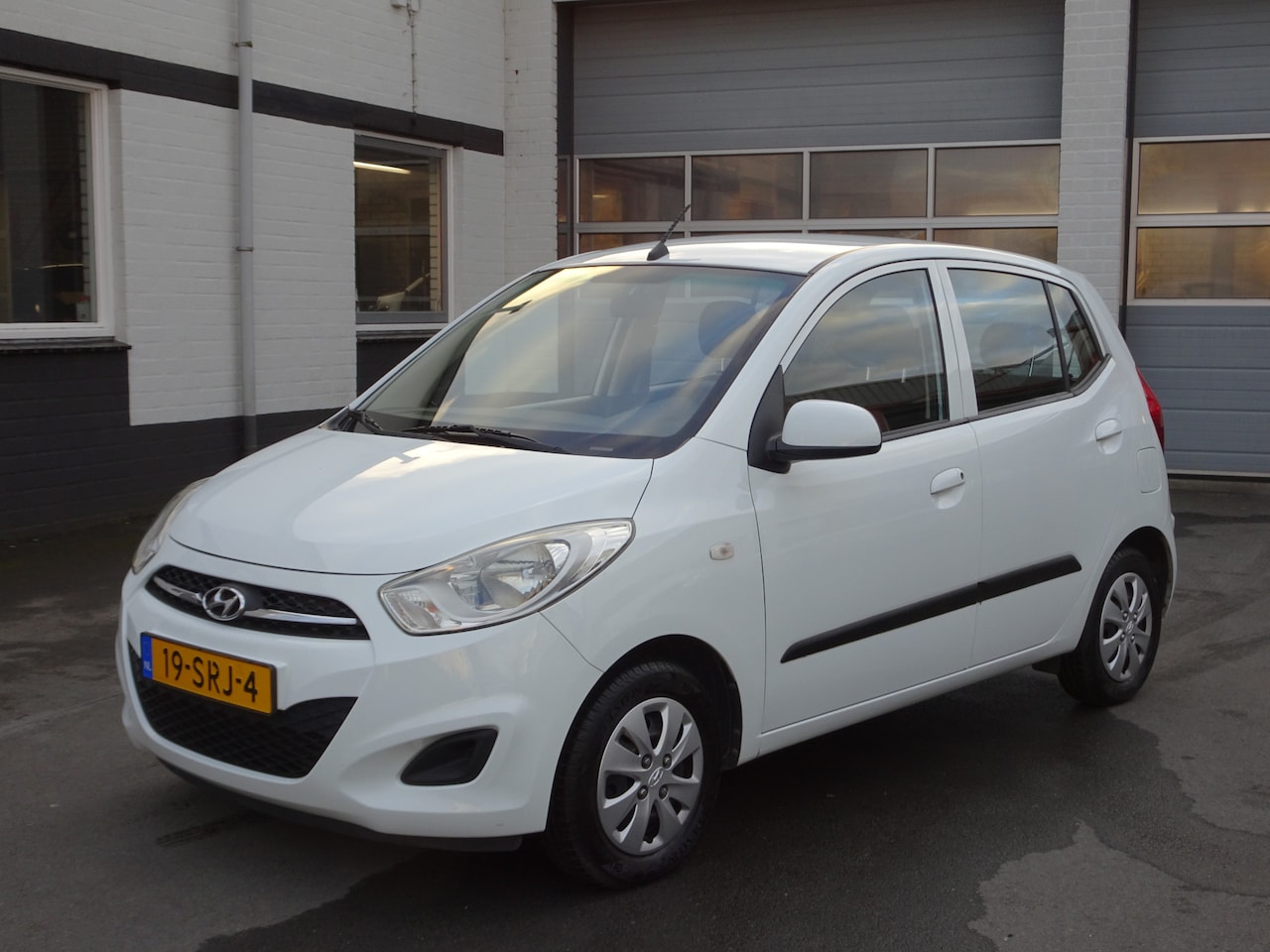 Hyundai i10 - 1.1 i-Drive Cool Airco, elektrische ramen, centrale vergrendeling, enz. - AutoWereld.nl