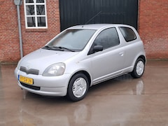 Toyota Yaris - 1.0-16V VVT-i Luna Lage km.stand met NAP, nieuwe APK en grote beurt gehad.