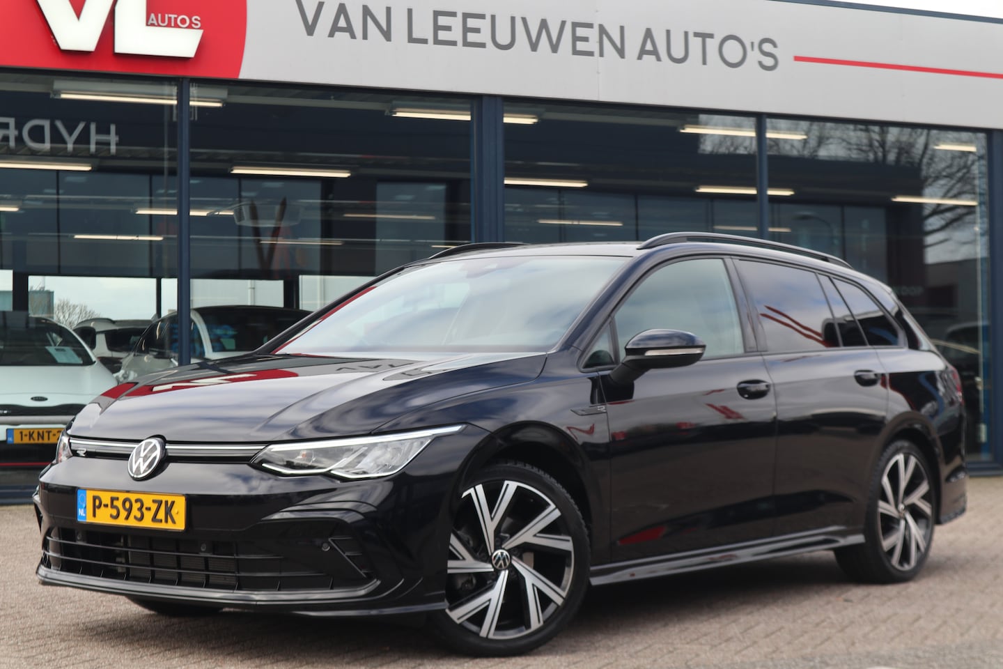 Volkswagen Golf Variant - 1.5 TSI R-Line | Nieuw Binnen! | Adaptive Cruise | Sfeerverlichting | Trekhaak - AutoWereld.nl