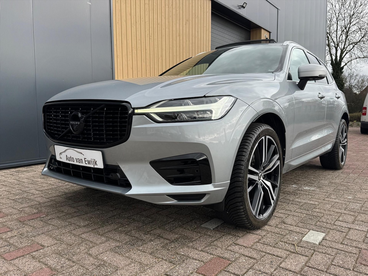 Volvo XC60 - T5 254pk R-Design | NL Auto | Pano | Stuur/stoelverwarming | Trekhaak | 360 Camera | Elekt - AutoWereld.nl