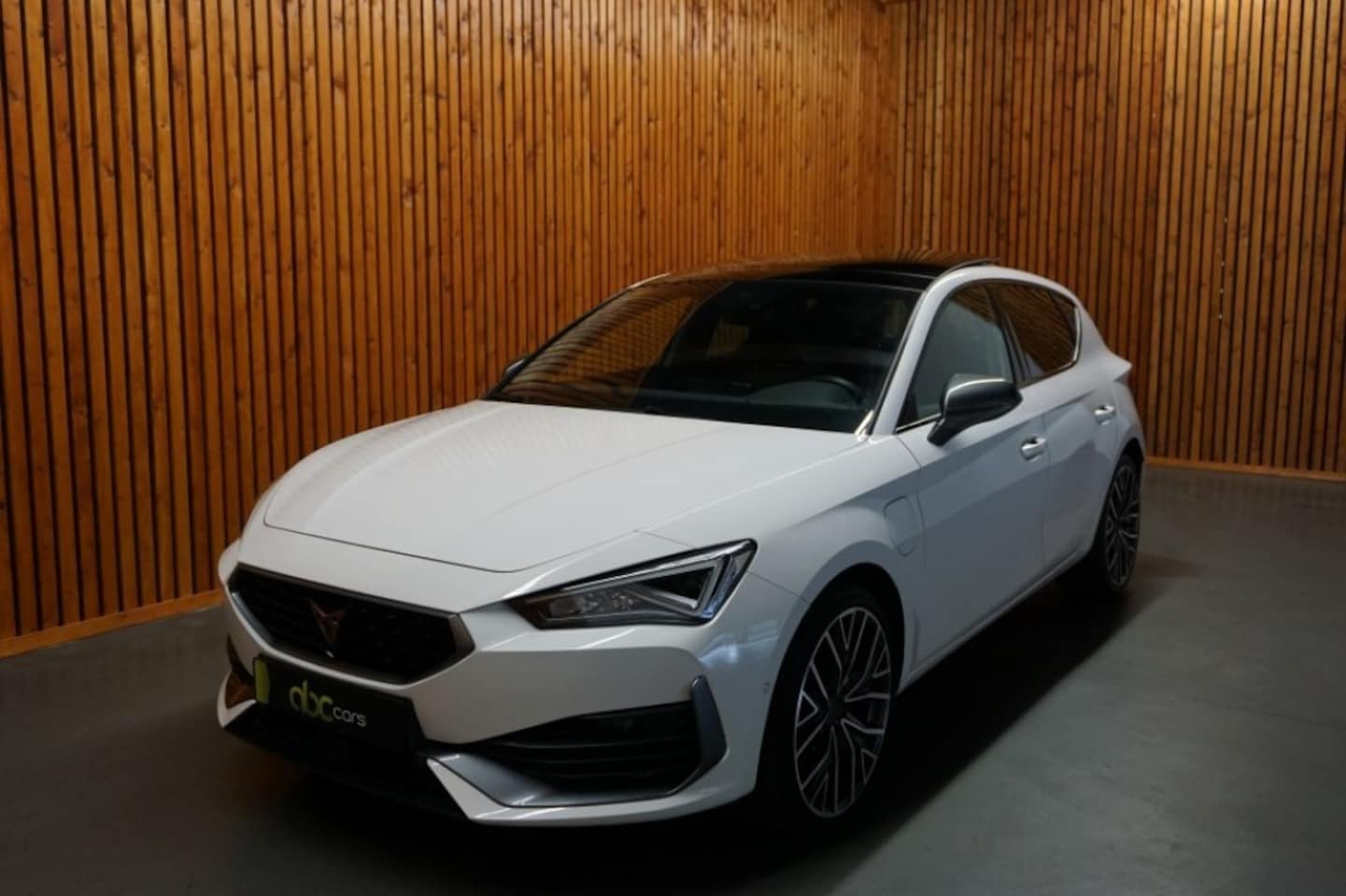 CUPRA Leon - 1.4 e-HYBRID VZ COPPER EDITION AUTOMAAT/ PANODAK/ LEER/ SFEER - AutoWereld.nl