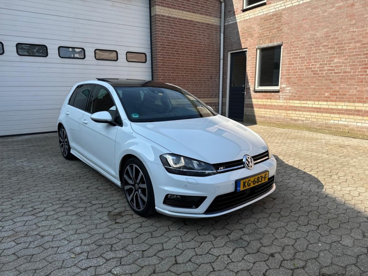 Volkswagen Golf - 1.4 3x R-line Pano Dynaudio 18'' ACC ambient - AutoWereld.nl