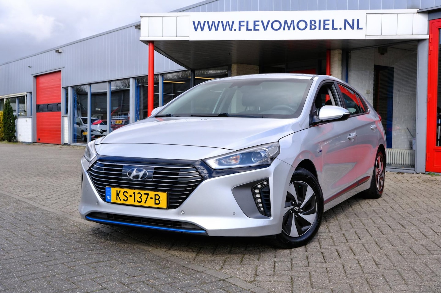 Hyundai IONIQ - 1.6 GDi Comfort Aut. Navi|Clima|Cam|DAB - AutoWereld.nl