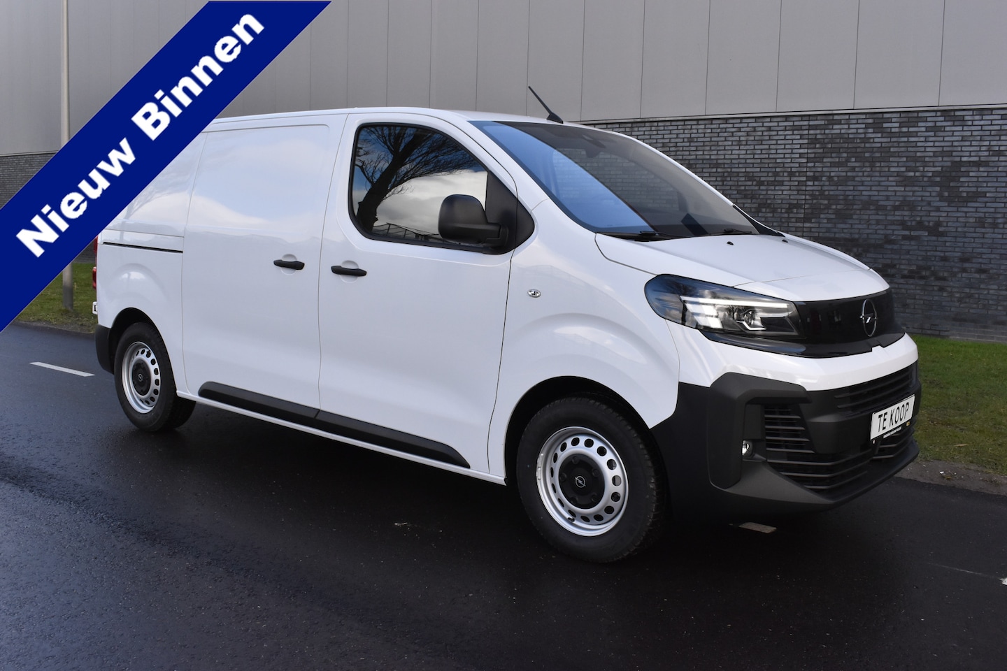 Opel Vivaro - 2.0 BlueHDi 145 S&S L2 Lengte 2, 3-zitter, automaat, camera, navi  BPM vrij Betimmering - AutoWereld.nl