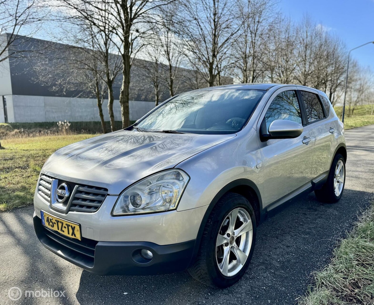 Nissan Qashqai - 1.6 Acenta*NEW APK*GLAZEN DAK*PARKEERSENSOR - AutoWereld.nl