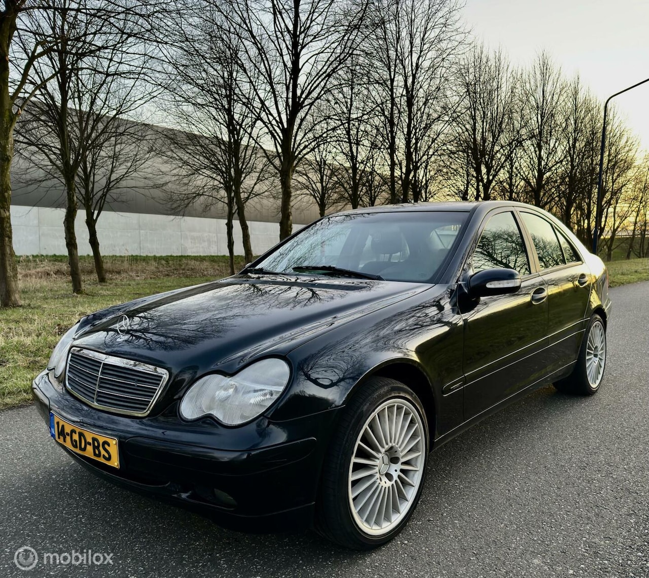 Mercedes-Benz C-klasse - 180 - NEW APK - AUTOMAAT - NAP - SCHERM - AutoWereld.nl