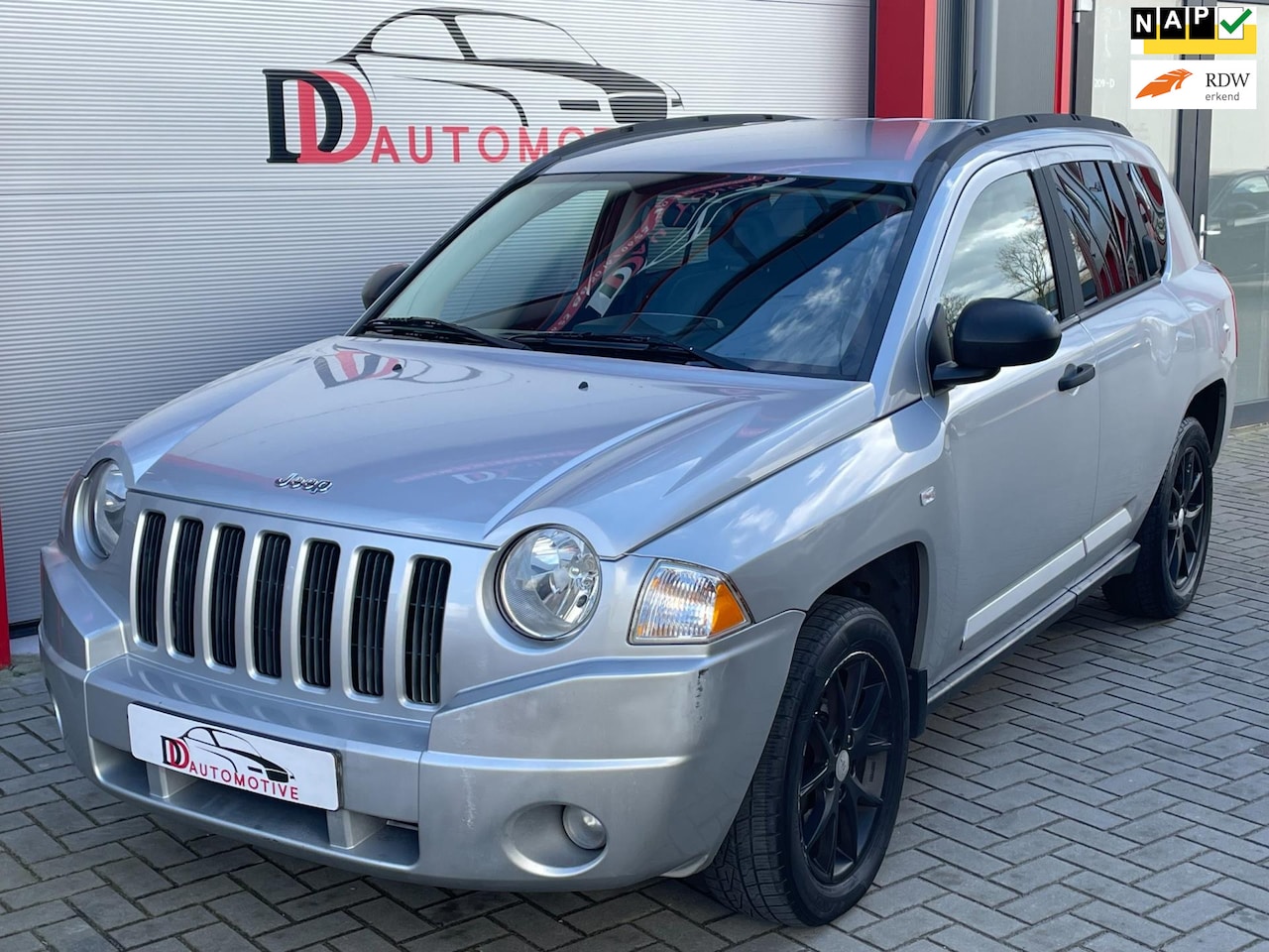 Jeep Compass - 2.4 Limited AUTOMAAT/AIRCO/STOELVERW/LEER/NAVI - AutoWereld.nl