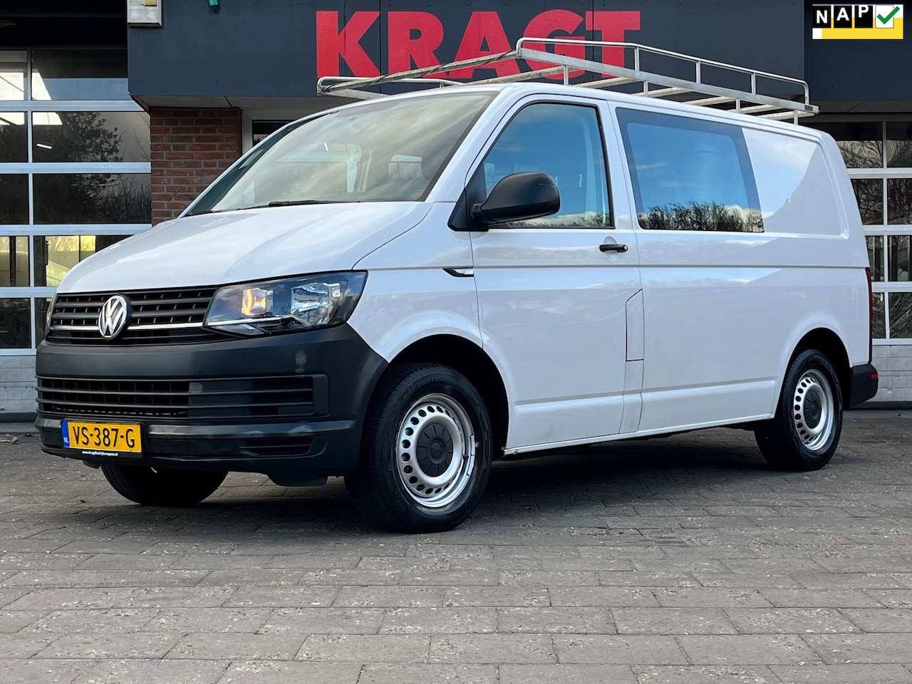 Volkswagen Transporter - 2.0 TDI L1H1 2.0 TDI L1H1, DUBBELCABINE, 1e EIG, airco, cruise control, navi, bluetooth, trekhaak - AutoWereld.nl