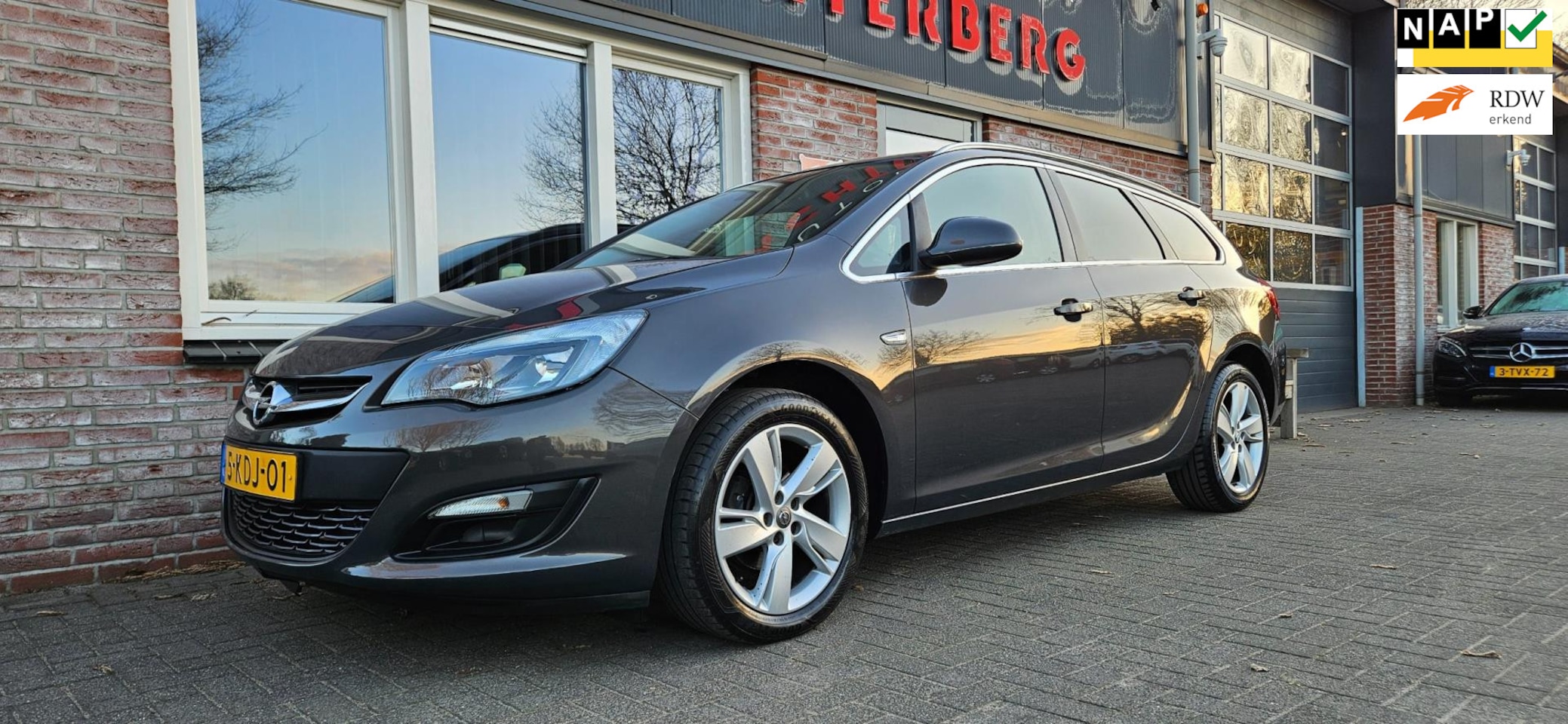 Opel Astra Sports Tourer - 1.4 Turbo Berlin Trekhaak! Airco! Cruise Control! Nette Auto! 120PK! - AutoWereld.nl