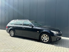 BMW 5-serie Touring - 525i Panodak zwart leer 6 cylinder zwart