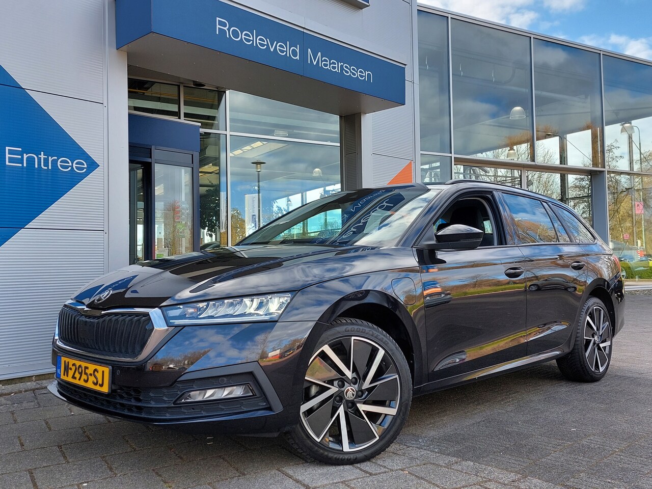 Skoda Octavia Combi - 1.4 TSI iV PHEV Business Edition | Origineel NL | Navi | Apple Carplay+Android Auto | Clim - AutoWereld.nl