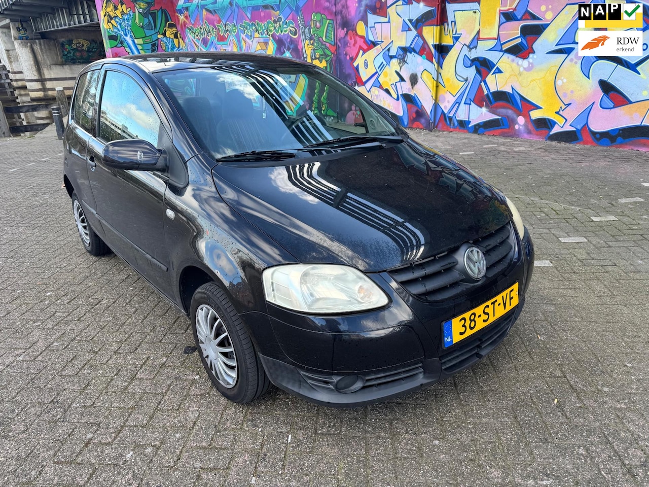 Volkswagen Fox - 1.2 Trendline 139d km n.ap zeer leuke auto zuinig voorzien van stuurbekrachtiging stereo r - AutoWereld.nl