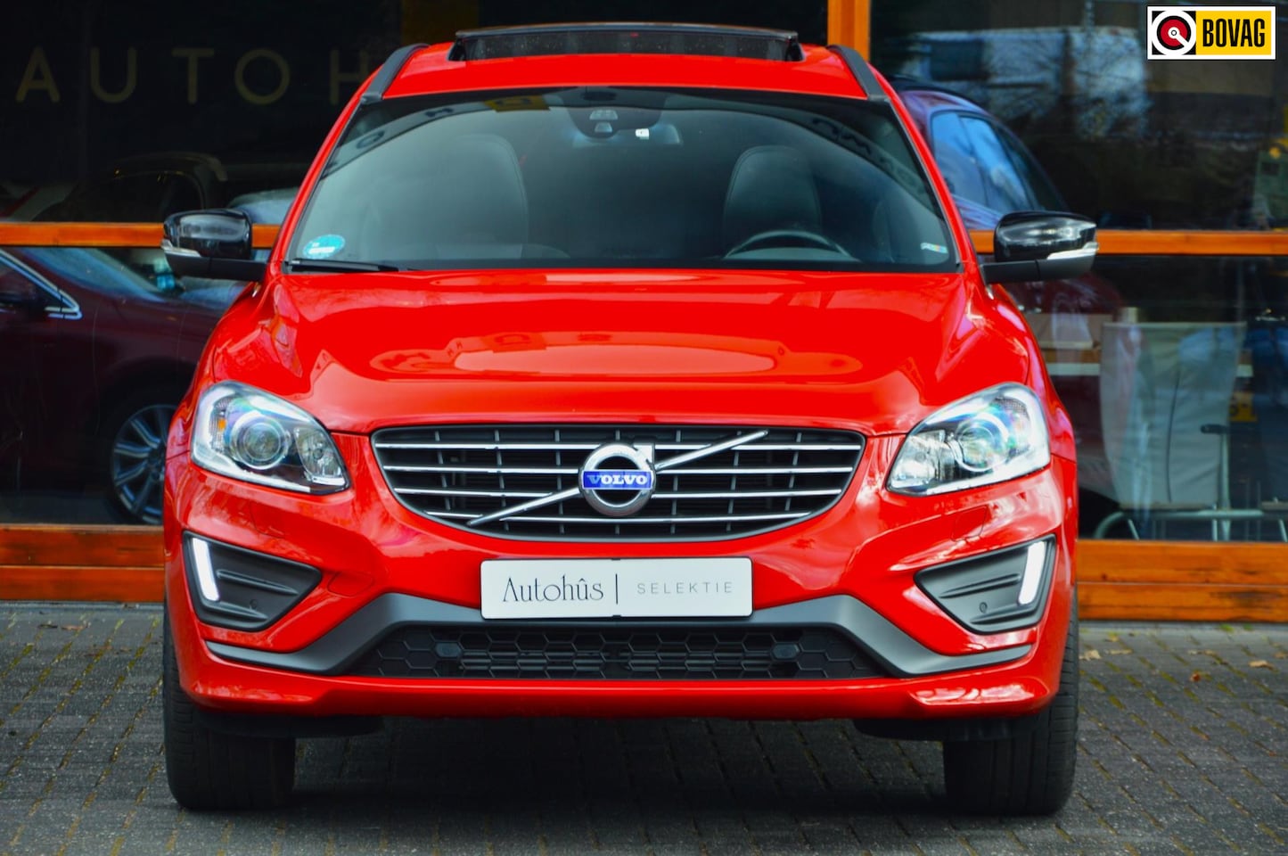 Volvo XC60 - T5 R-Design | Panorama Dak | Trekhaak 1600KG | Stuur+Stoelverwarming | Volvo On Call | Sta - AutoWereld.nl