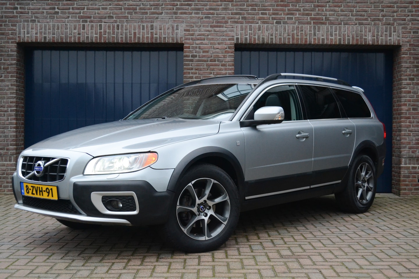 Volvo XC70 - 2.4 D5 215pk AWD Ocean Race | Schuifdak | Trekhaak | Leder | Stoelverwarming - AutoWereld.nl