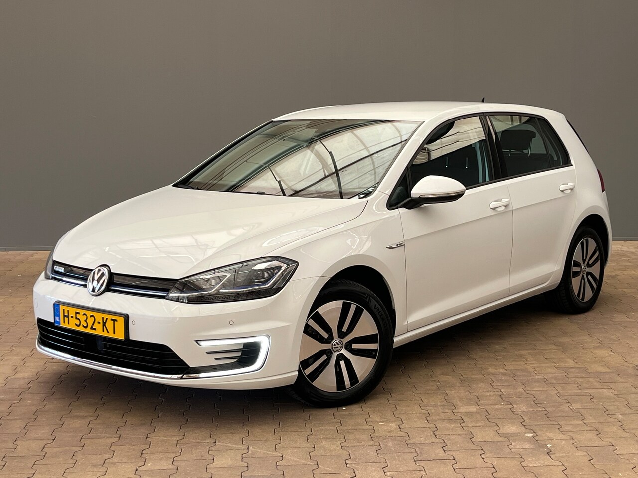 Volkswagen e-Golf - E-DITION | LED dagrijverlichting | LED koplampen | airco (automatisch) - AutoWereld.nl