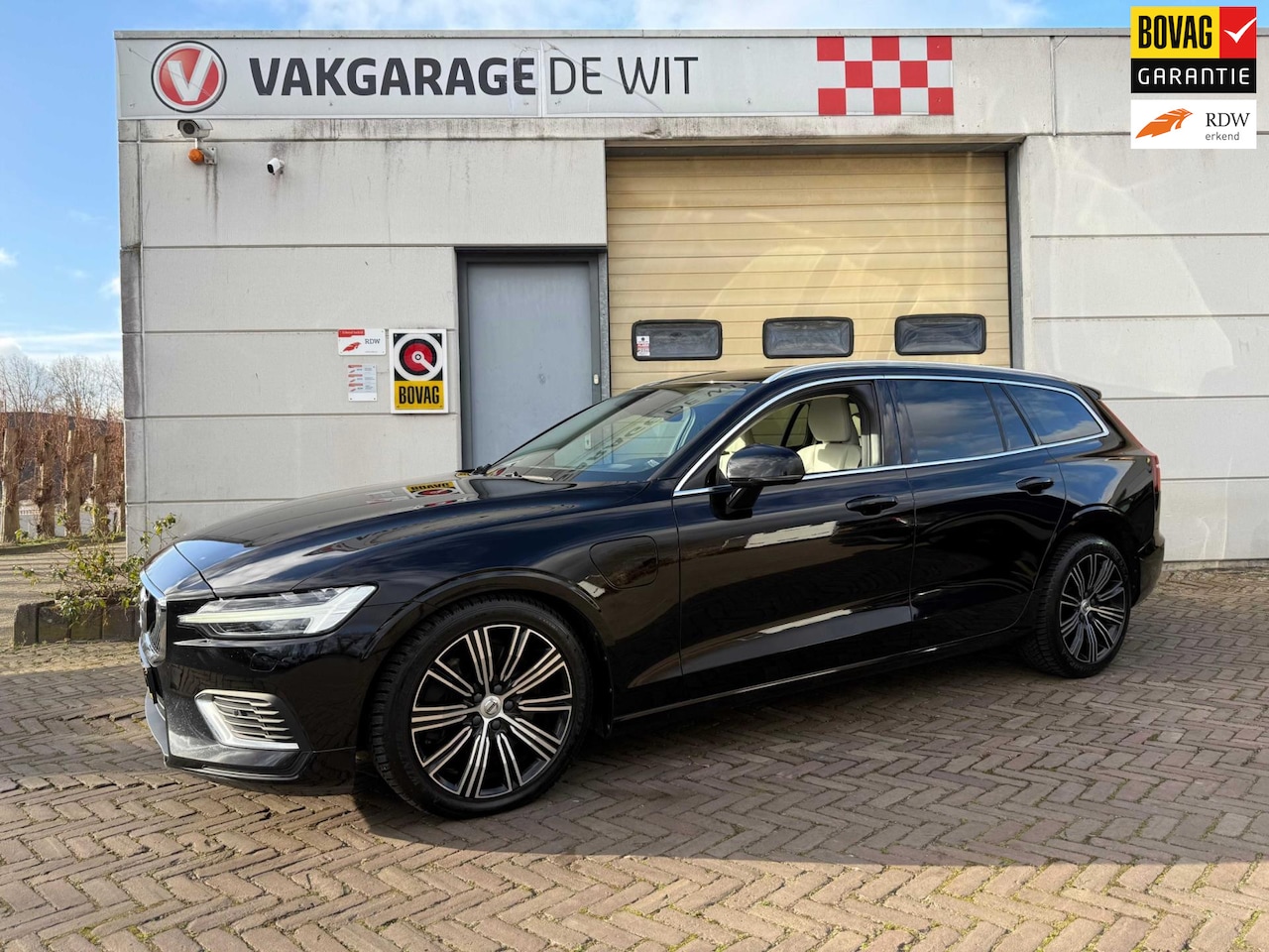 Volvo V60 - 2.0 T8 Twin Engine AWD Inscription 2.0 T8 Twin Engine AWD Inscription - AutoWereld.nl