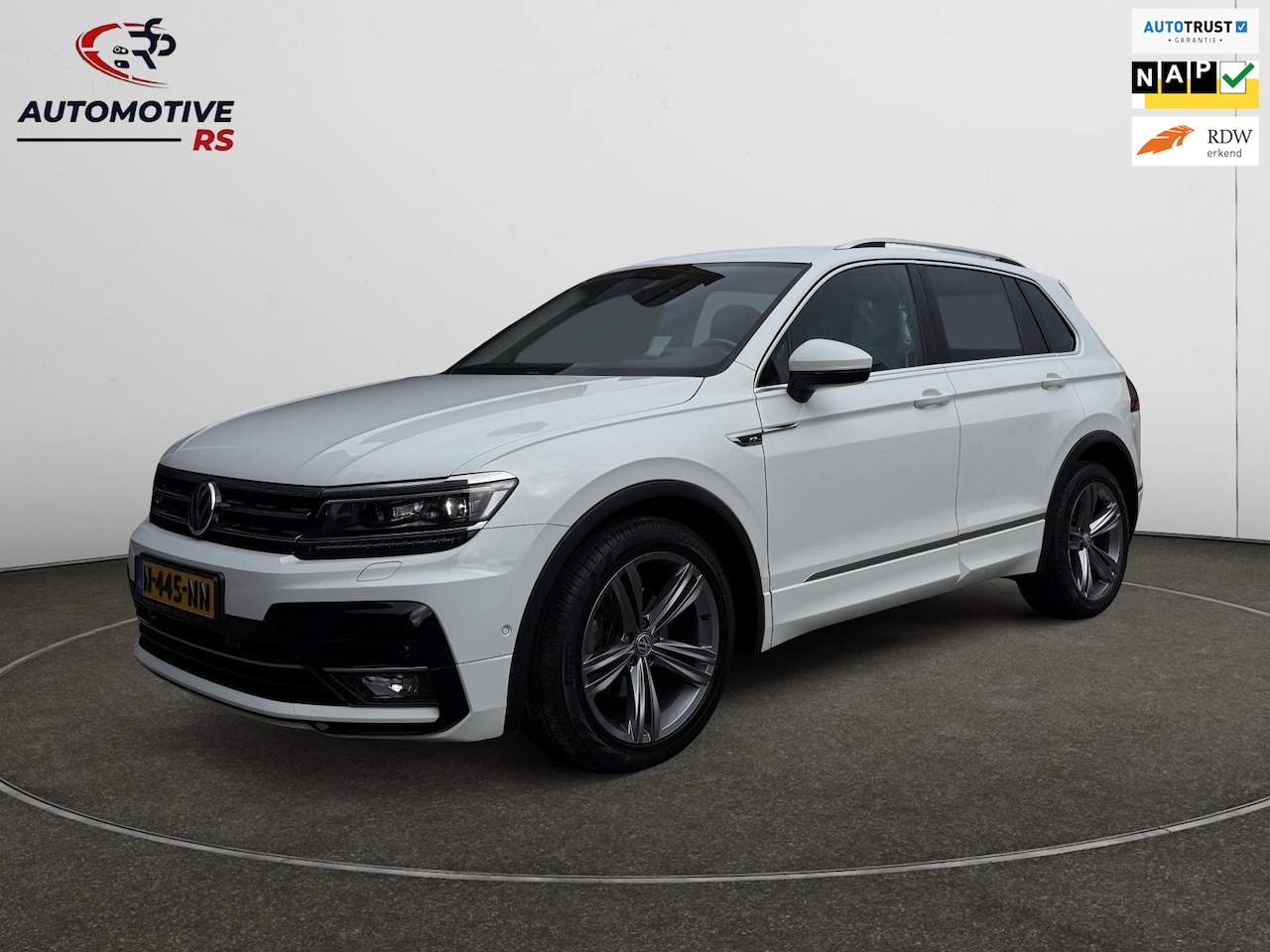 Volkswagen Tiguan - 1.5 TSI R-Line Standkachel HUD Camera Navi Massage - AutoWereld.nl