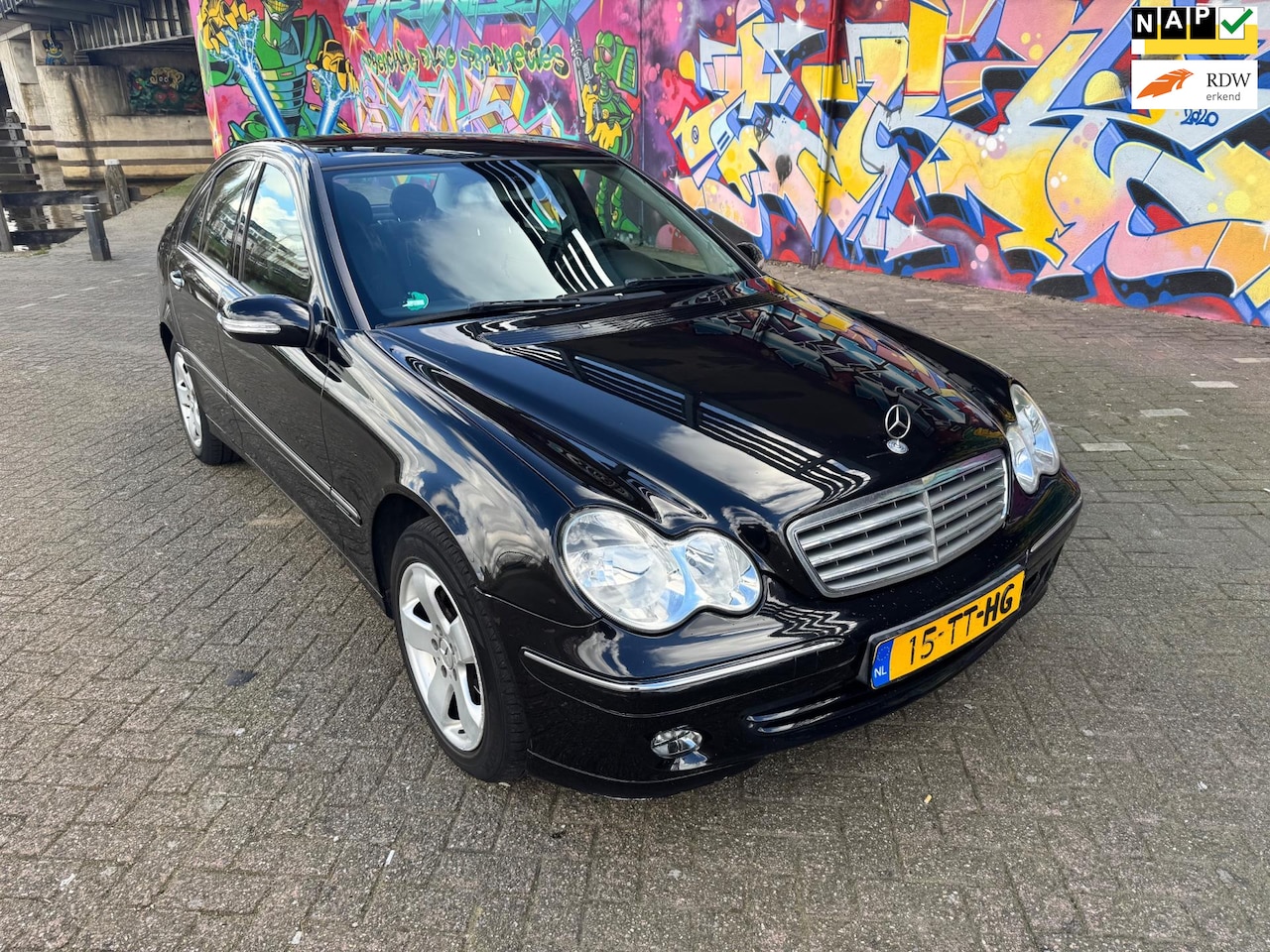 Mercedes-Benz C-klasse - 200 CDI Executive Class facelift automaat airco navigatie geen roest mooie auto alles elek - AutoWereld.nl