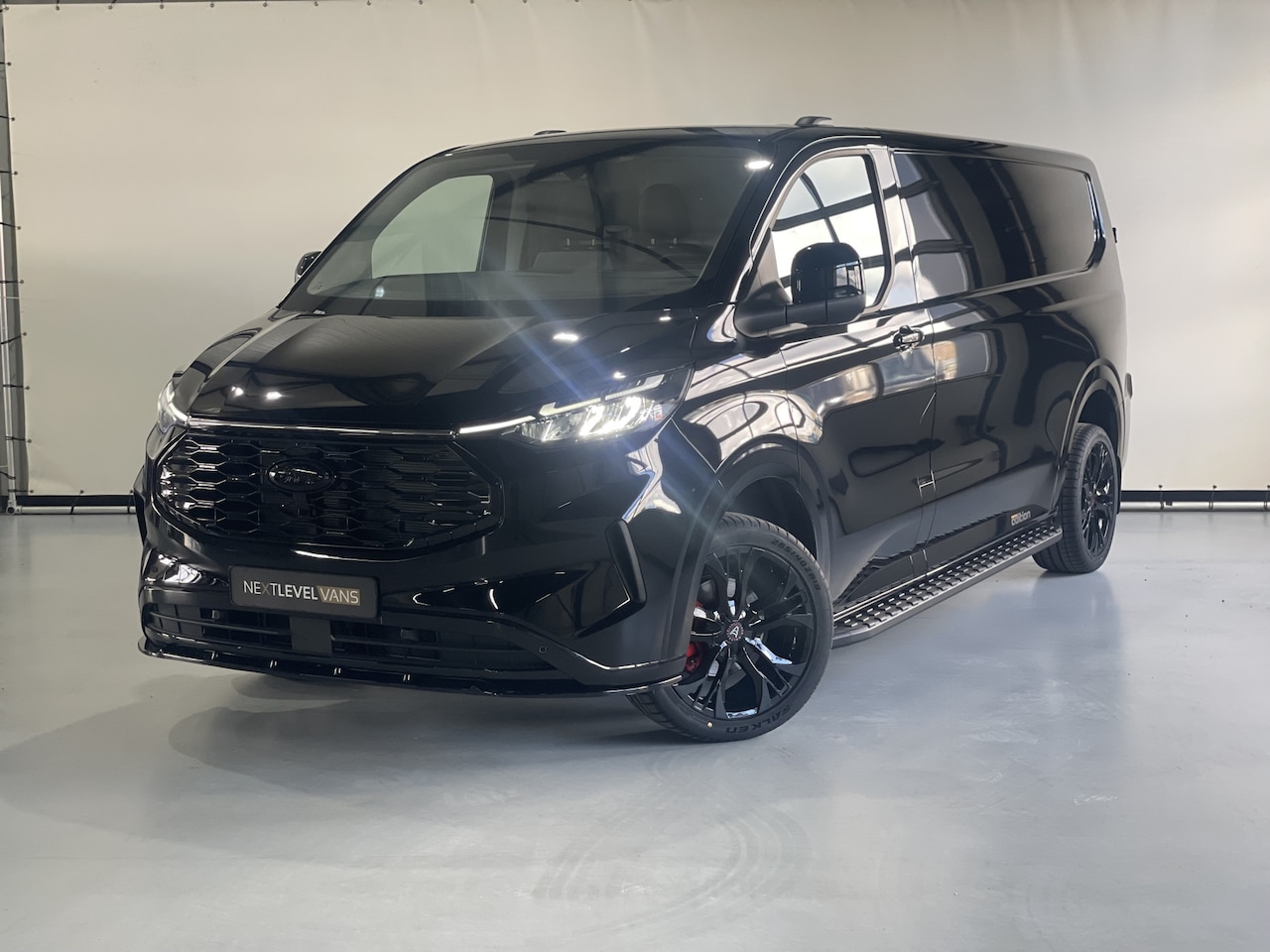 Ford Transit Custom - 300 2.0 TDCI L2H1 170 PK AUT Limited / Pack Premium / Adaptieve / Camera - AutoWereld.nl