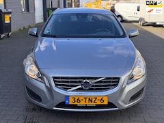 Volvo V60 - 1.6 T3 Kinetic trekhaak goed onderhouden