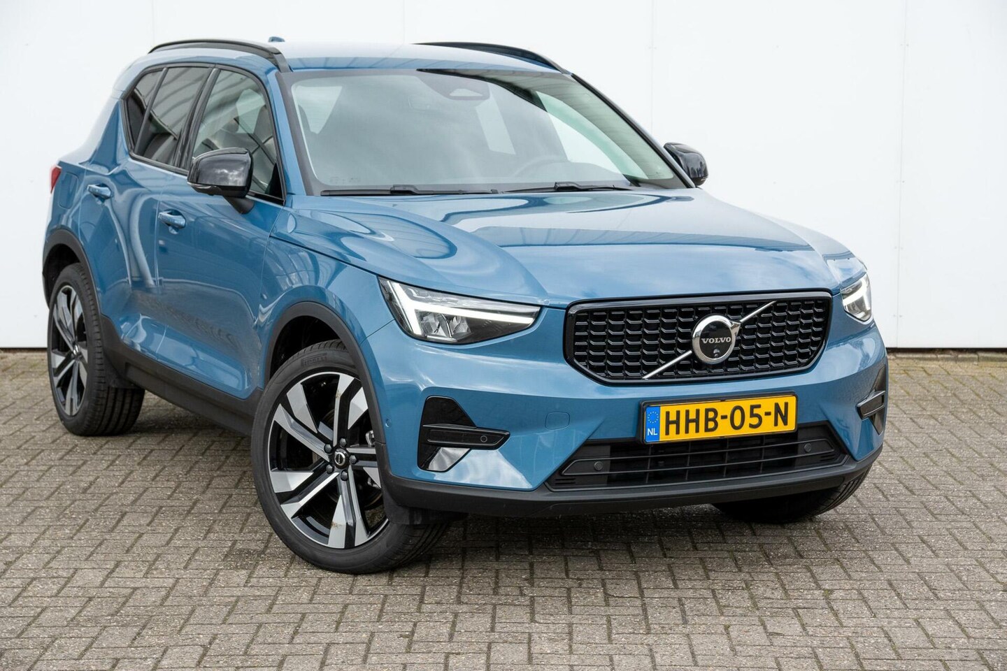 Volvo XC40 - B3 Plus Dark|20" lm-velgen|ACC|360 camera|BLIS - AutoWereld.nl