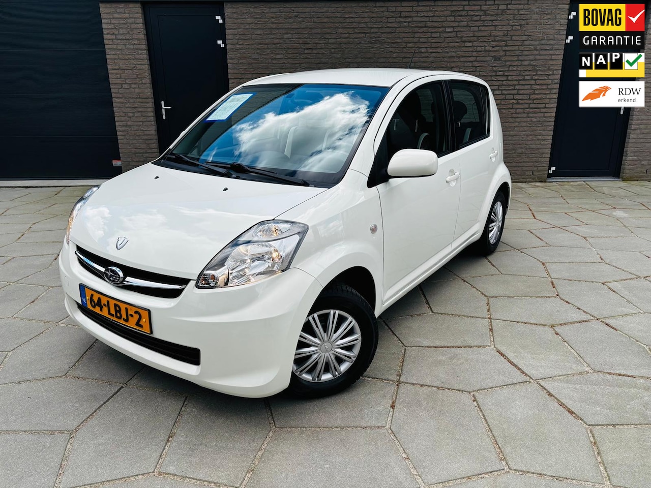 Subaru Justy - 1.0 Comfort| ERG leuke 5 deurs met: AIRCO, LEDER,TREKHAAK, Parelmoer lak| - AutoWereld.nl