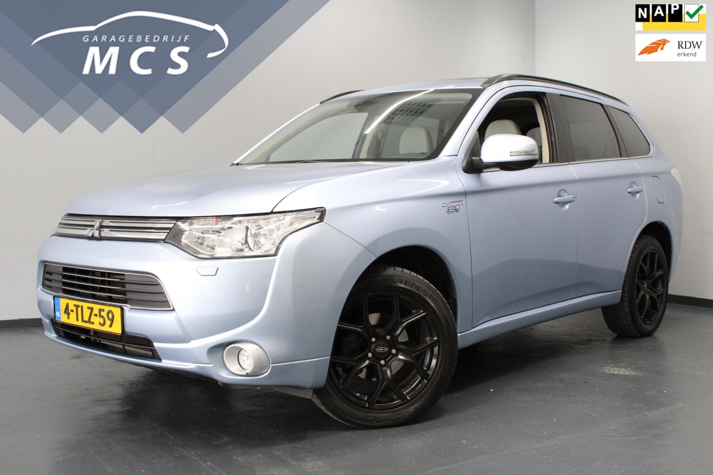 Mitsubishi Outlander - 2.0 PHEV Instyle / Dakraam / Navi / Stoelverwarming - AutoWereld.nl