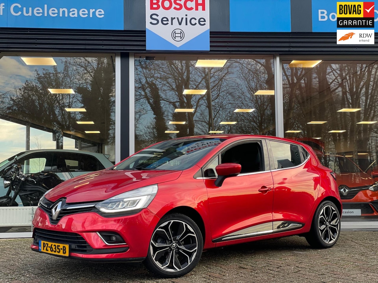 Renault Clio - TCe 120 Intens Sportstoelen / 17'' LM velgen / Afn. trekhaak / R-Link navi / Full LED - AutoWereld.nl