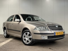 Skoda Octavia - 1.6 Elegance PDC Weinig kilometers