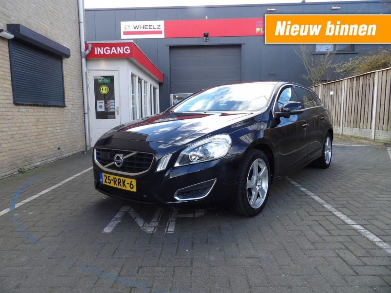 Volvo V60 - T3 summum - leder - navigatie - memory - complete historie - AutoWereld.nl