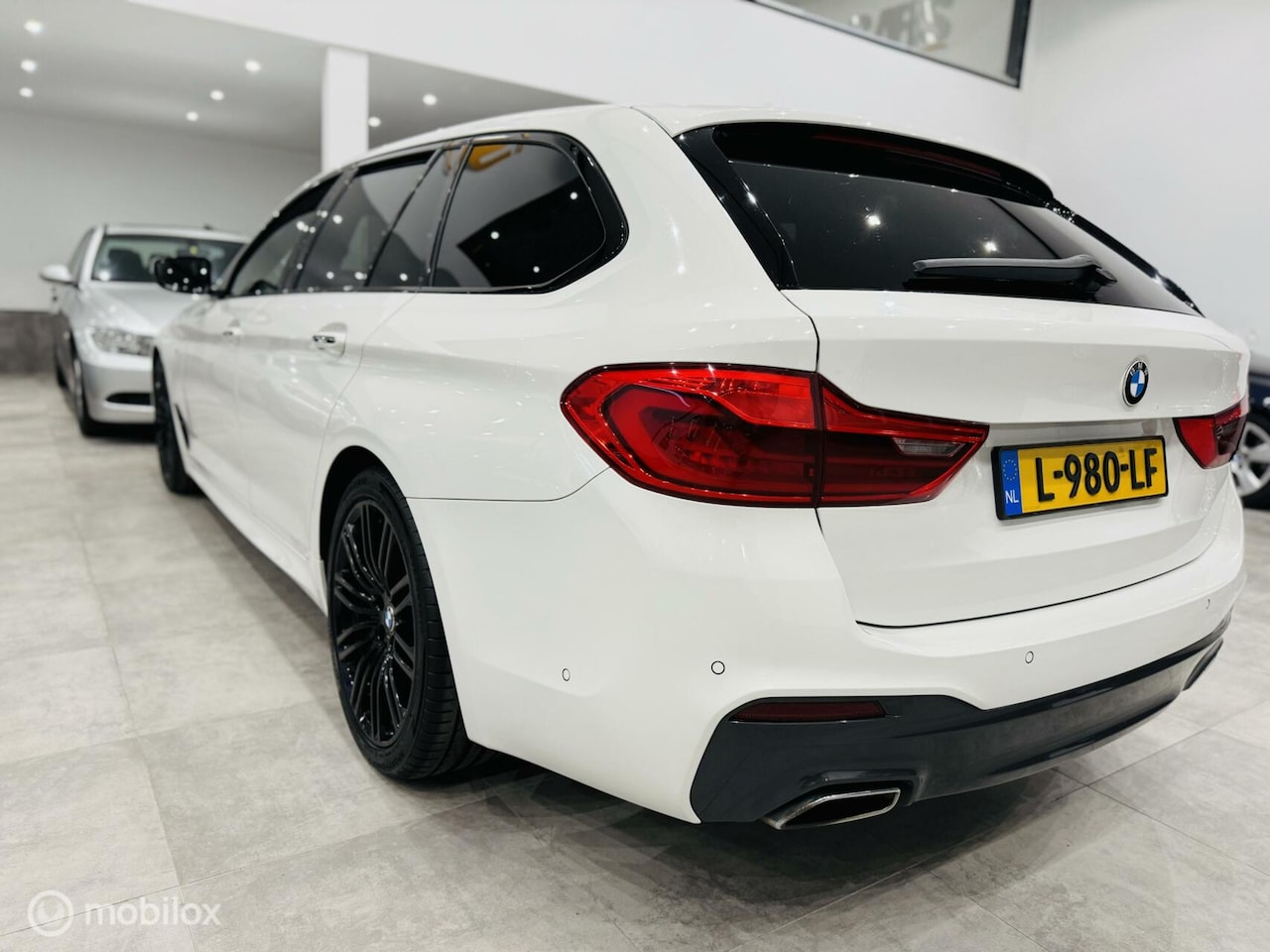 BMW 5-serie Touring - 530d High Executive|Aut|M-Sport|LM 19 - AutoWereld.nl