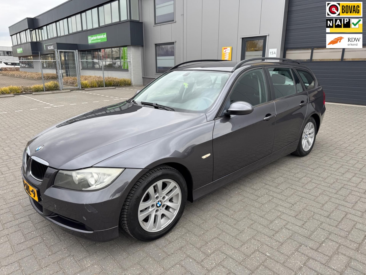 BMW 3-serie Touring - 318i 318i - AutoWereld.nl