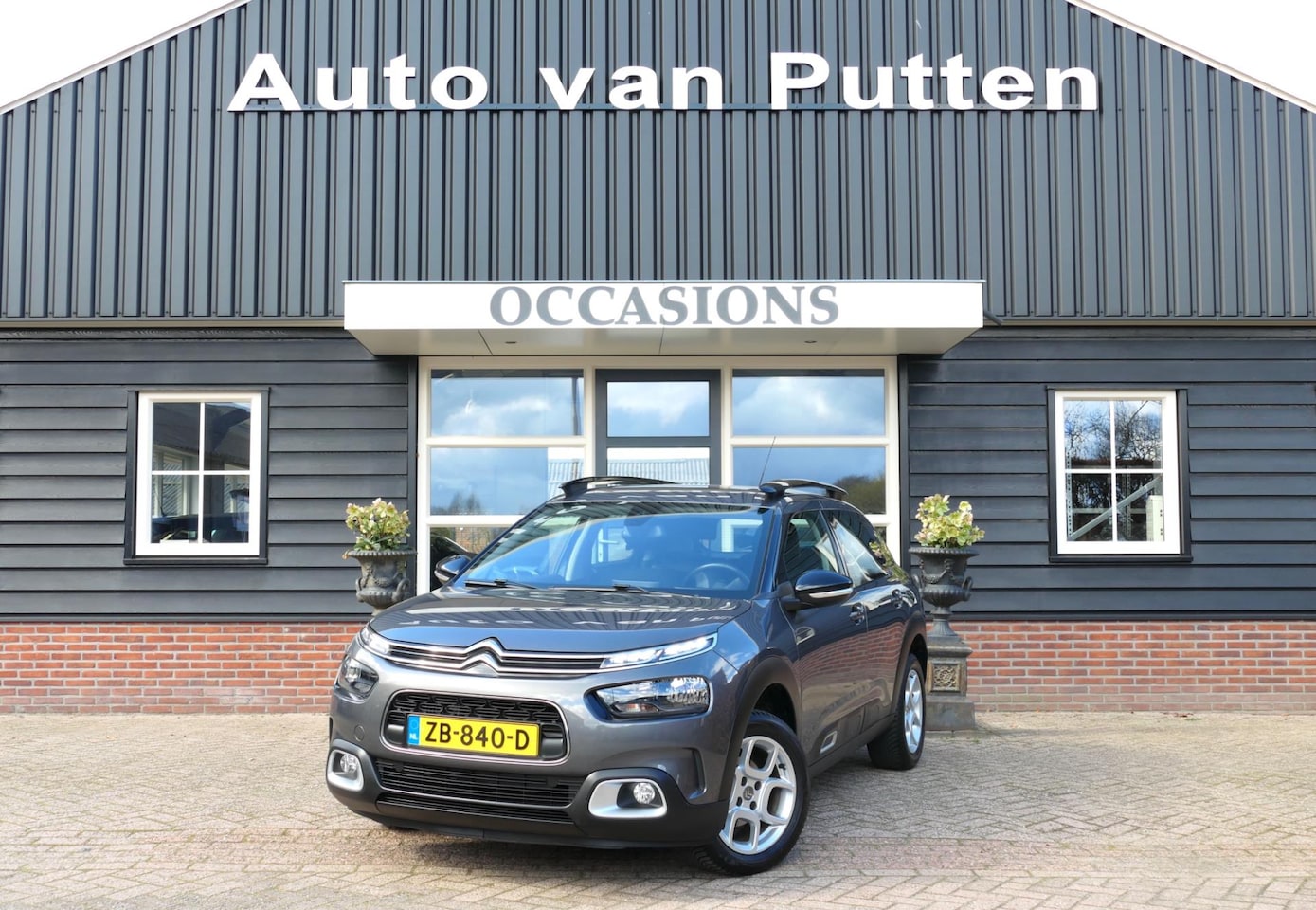 Citroën C4 Cactus - 1.2 / Navigatie / NAP / DB-Riem verv. / Parkeersensoren / Apple CarPlay / Elek. ramen / Cr - AutoWereld.nl