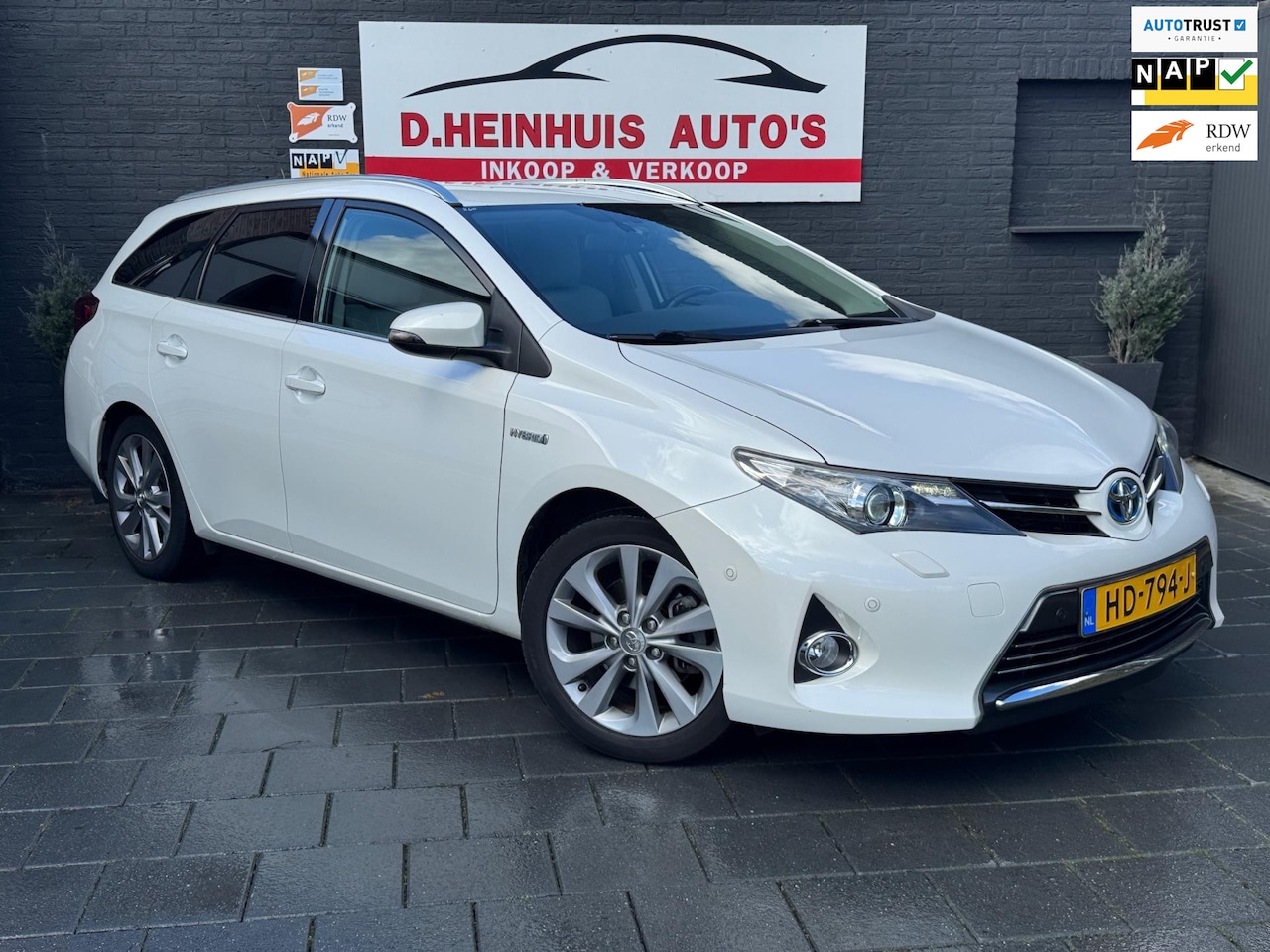 Toyota Auris Touring Sports - 1.8 Hybrid Aspiration *luxe uitvoering* - AutoWereld.nl