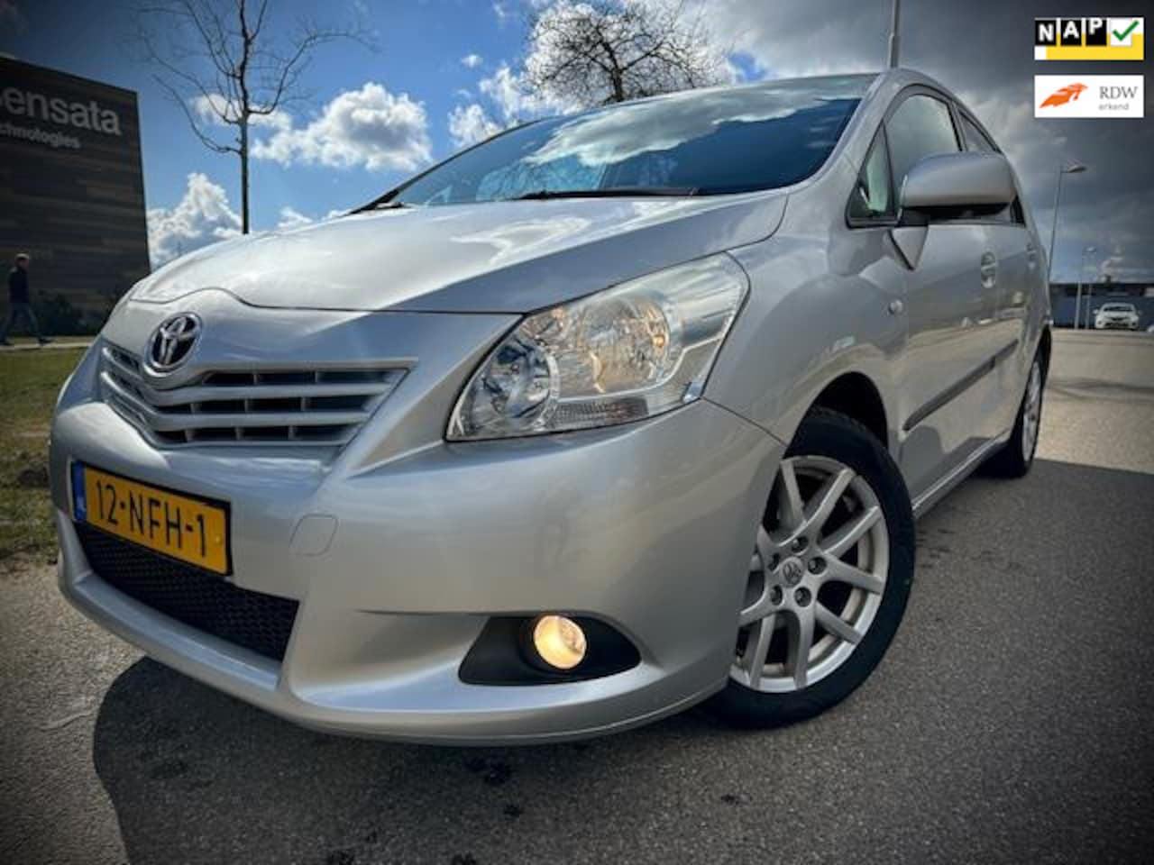 Toyota Verso - 1.8 VVT-i Business 1.8 VVT-i Business, Nieuwstaat, Apple CarPlay , Panoramadak, Camera - AutoWereld.nl