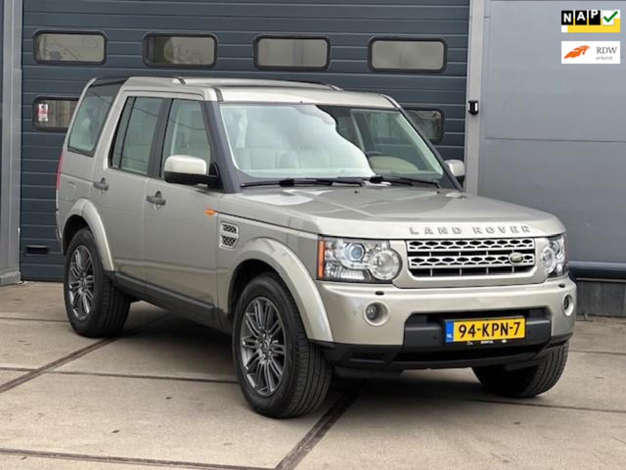 Land Rover Discovery - 3.0 SDV6 HSE 7 - PERSOONS UITVOERING YOUNGTIMER per 2025 - AutoWereld.nl