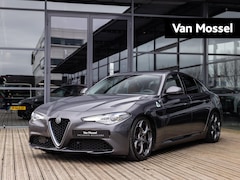 Alfa Romeo Giulia - 2.0T | 18 INCH | APPLE CARPLAY | SQUADRA 300 PK |