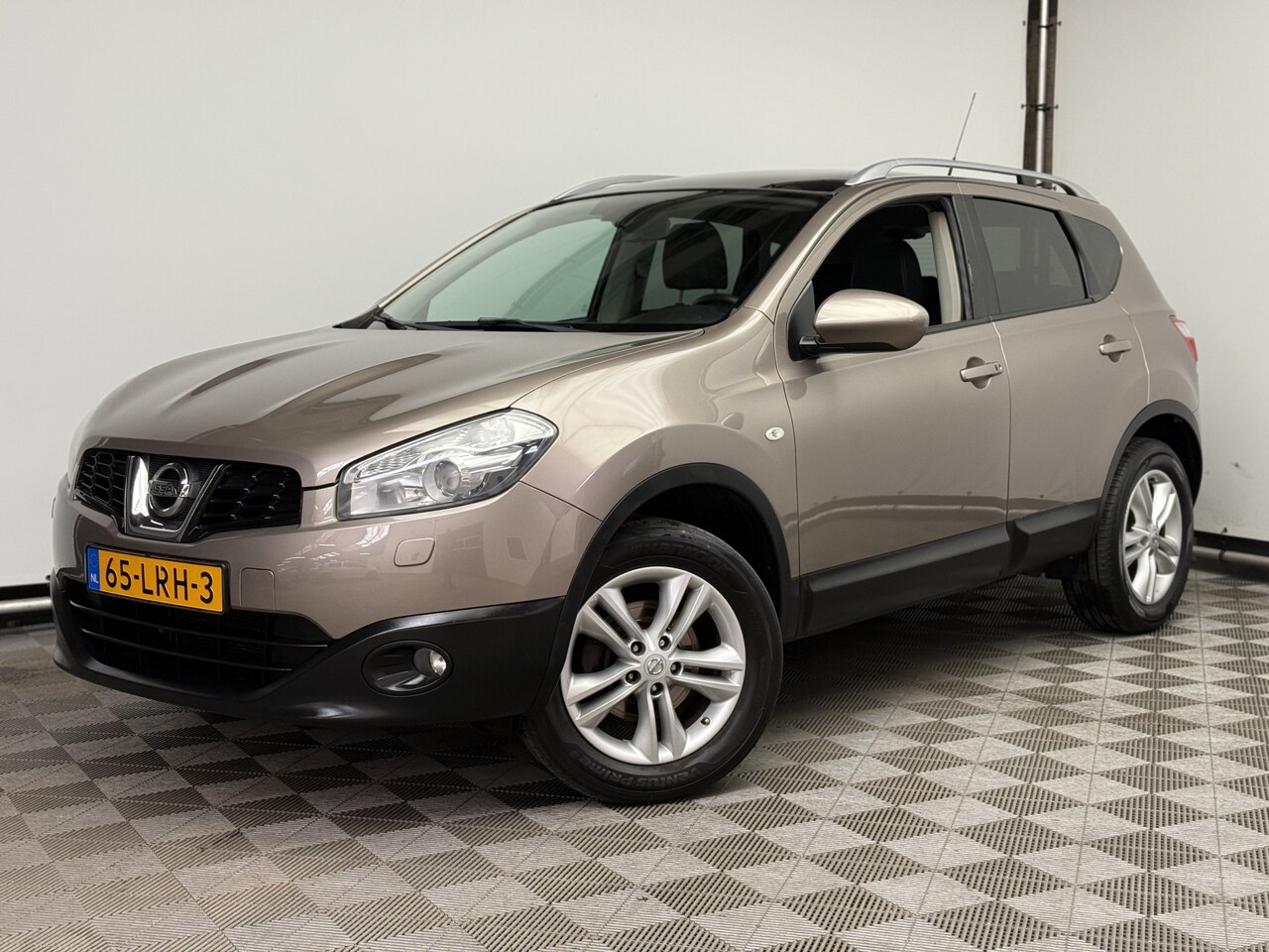 Nissan Qashqai - 2.0 Tekna Navi Camera Pano 1e Eigenaar - AutoWereld.nl